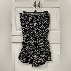 Cute black romper so comfy